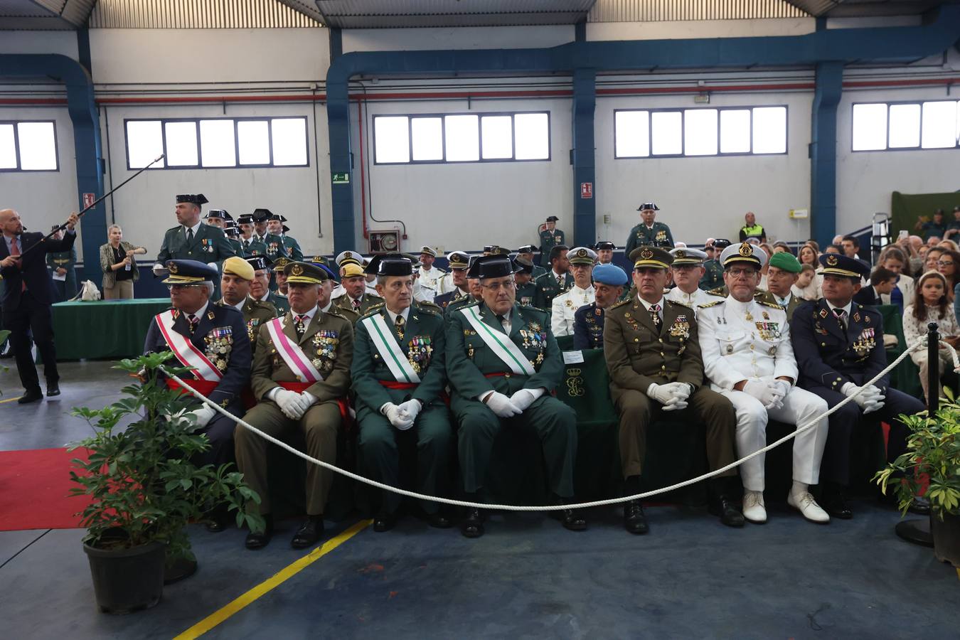 Celebración del día de la Virgen del Pilar en la comandancia de la Guardia Civil de Sevilla