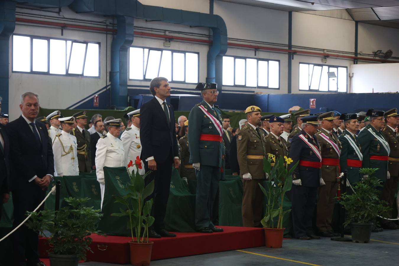 Celebración del día de la Virgen del Pilar en la comandancia de la Guardia Civil de Sevilla