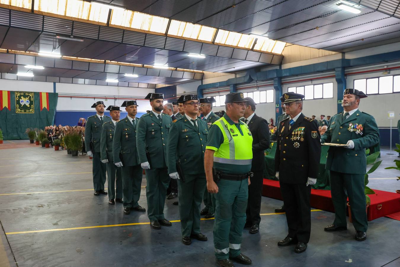 Celebración del día de la Virgen del Pilar en la comandancia de la Guardia Civil de Sevilla