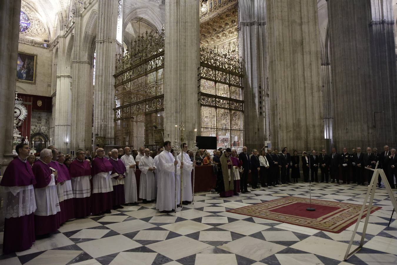 Homenaje ante la tumba de Colón en la Catedral de Sevilla y Te Deum en la capilla de la Virgen de la Antigua