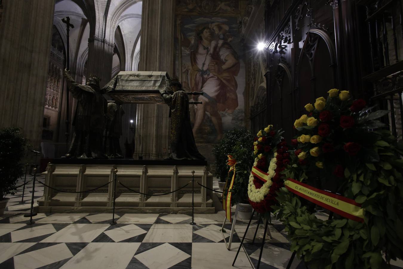 Homenaje ante la tumba de Colón en la Catedral de Sevilla y Te Deum en la capilla de la Virgen de la Antigua