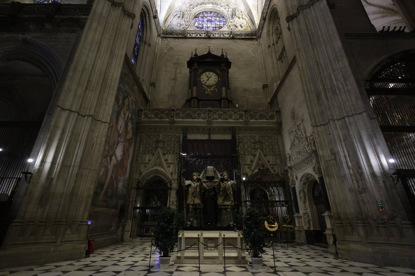 Homenaje ante la tumba de Colón en la Catedral de Sevilla y Te Deum en la capilla de la Virgen de la Antigua