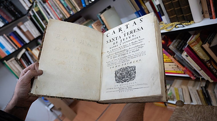 Ejemplar de 'Cartas de Santa Teresa de Jesús' de 1742
