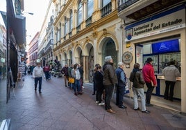 Una incidencia en la red eléctrica obliga a cerrar varios comercios de la calle Sagasta de Sevilla