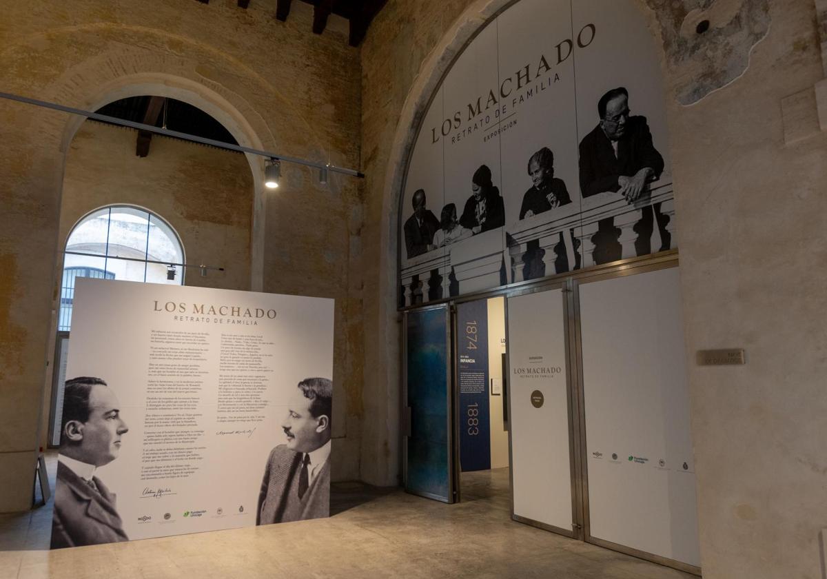 Entrada a la sala de exposiciones de Artillería, que acoge desde este martes y hasta finales de año la gran exposición por el 150 aniversario de los hermanos Machado