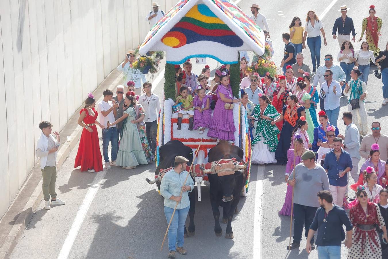 Uno de los momentos de la romería este domingo de la Virgen de Valme, acompañada de carrozas y fieles