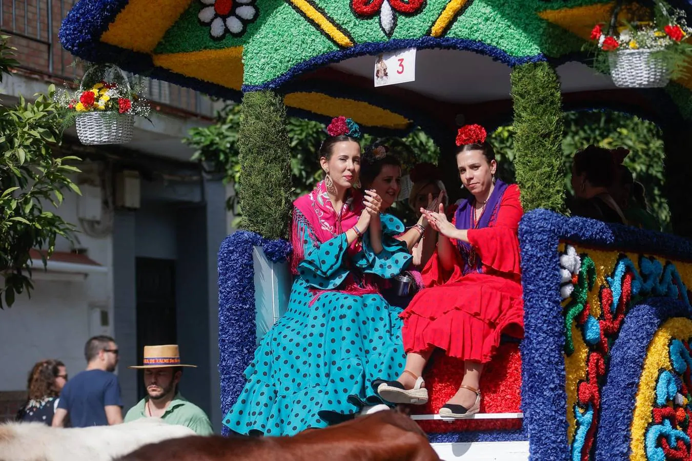 Uno de los momentos de la romería este domingo de la Virgen de Valme, acompañada de carrozas y fieles