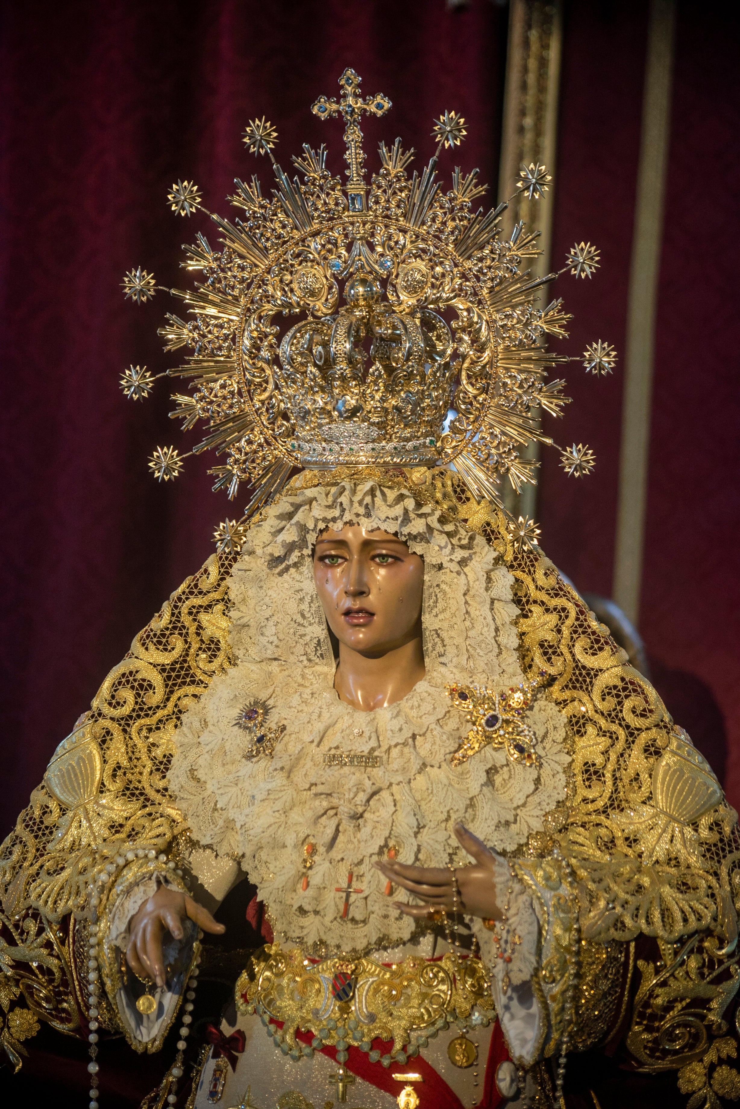 El besamanos de la Virgen del Rosario de San Pablo