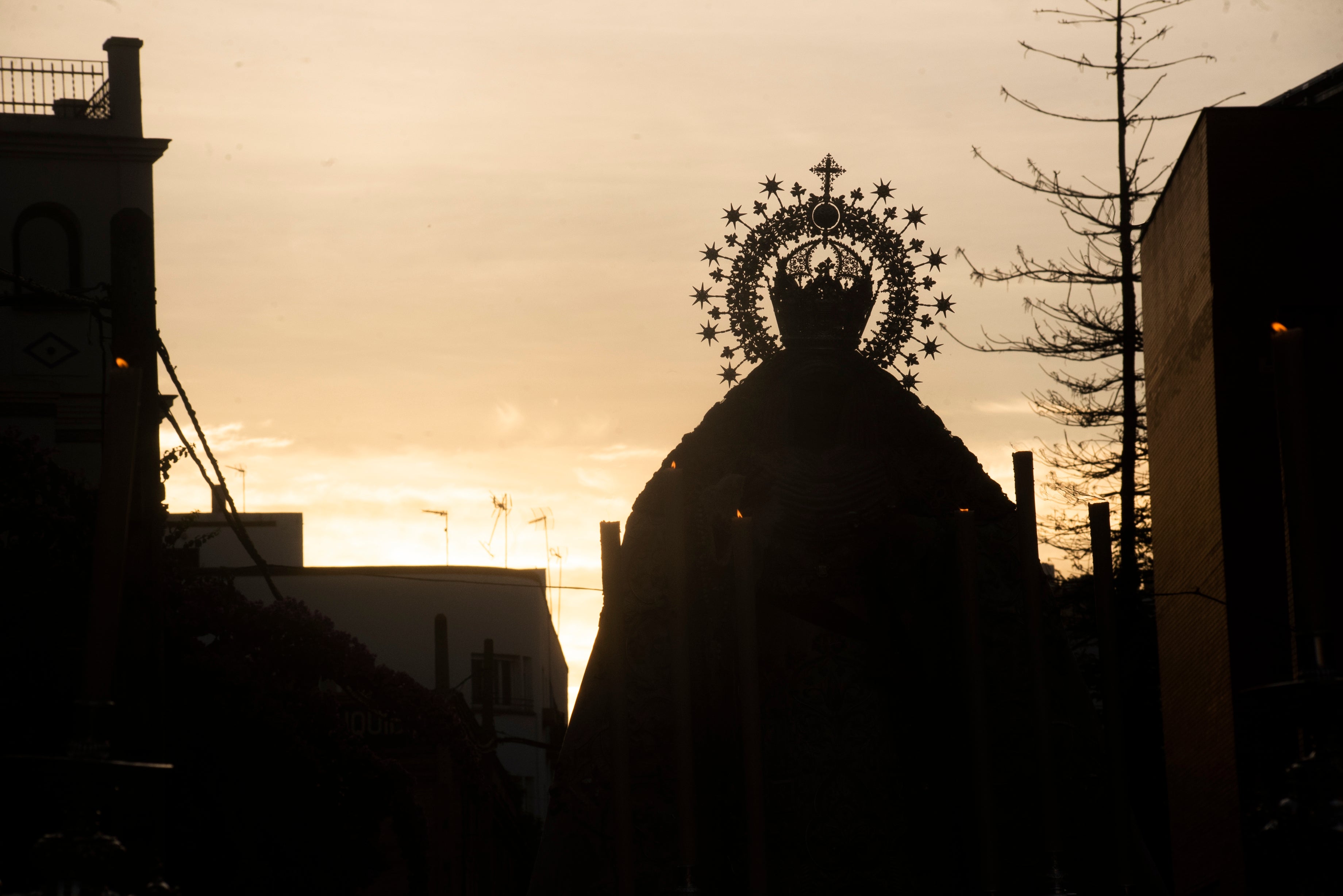 La Virgen de la Paz en el rosario de la aurora