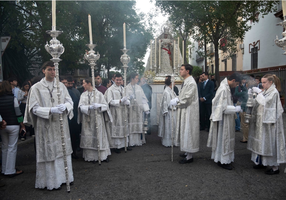 La Virgen de la Paz en el rosario de la aurora