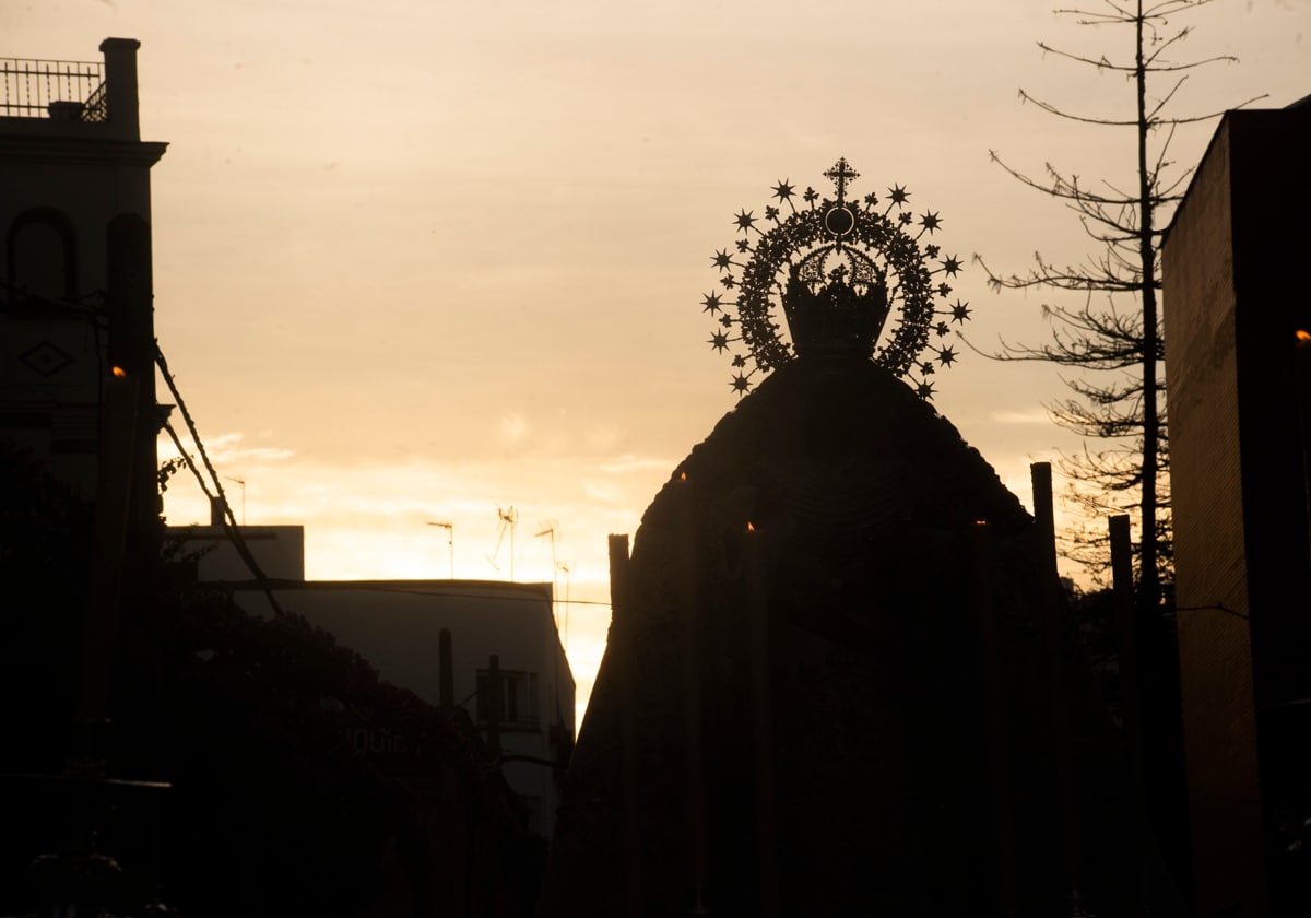 La Virgen de la Paz en el rosario de la aurora