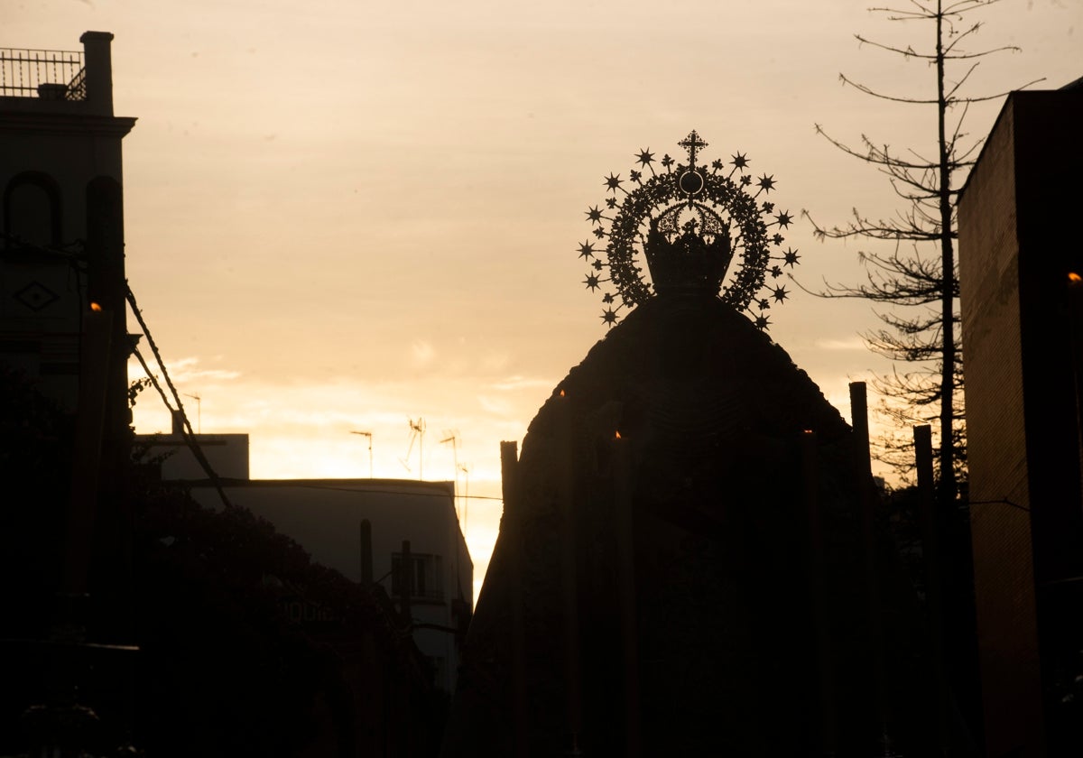 La Virgen de la Paz en el rosario de la aurora