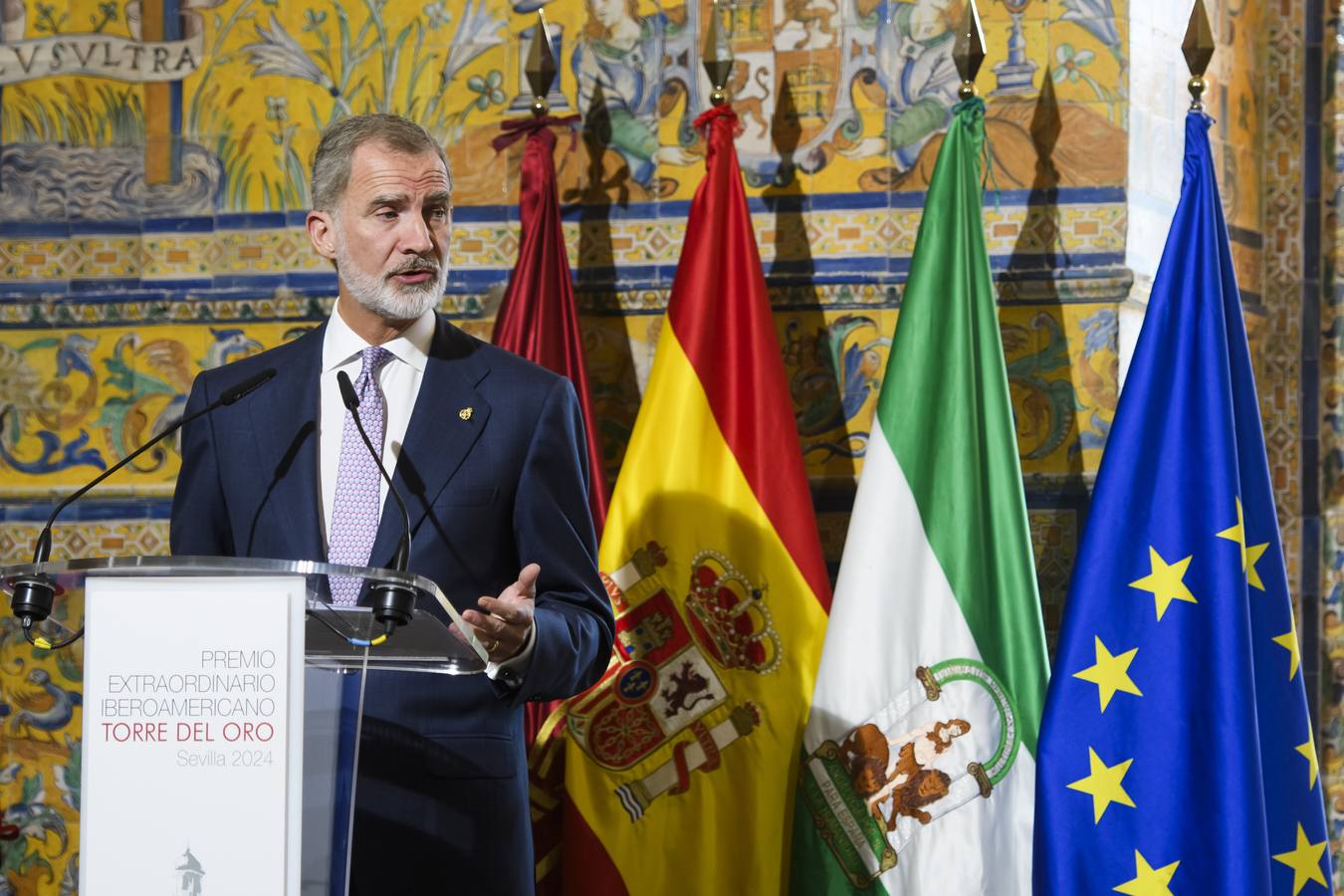 La entrega del premio Torre del Oro al Rey ha tenido lugar en el Real Alcázar de Sevilla