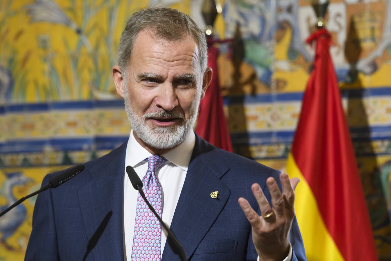 La entrega del premio Torre del Oro al Rey ha tenido lugar en el Real Alcázar de Sevilla