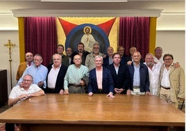 La cuadrilla de hermanos costaleros de San Gonzalo celebra su 50 aniversario fundacional