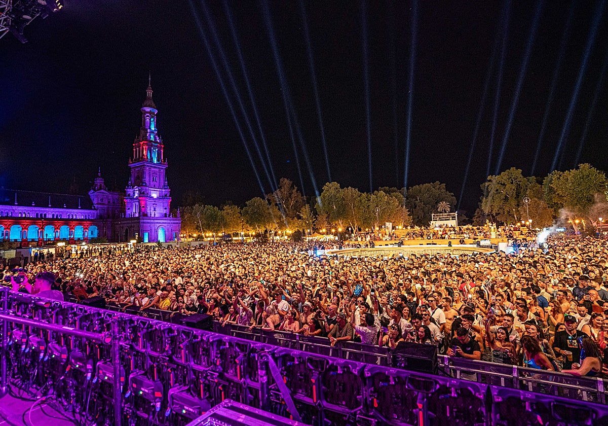 Una imagen de los conciertos del Icónica en la Plaza de España