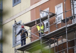 Andalucía bate su récord de ocupados, aunque continúa como la comunidad con mayor tasa de paro