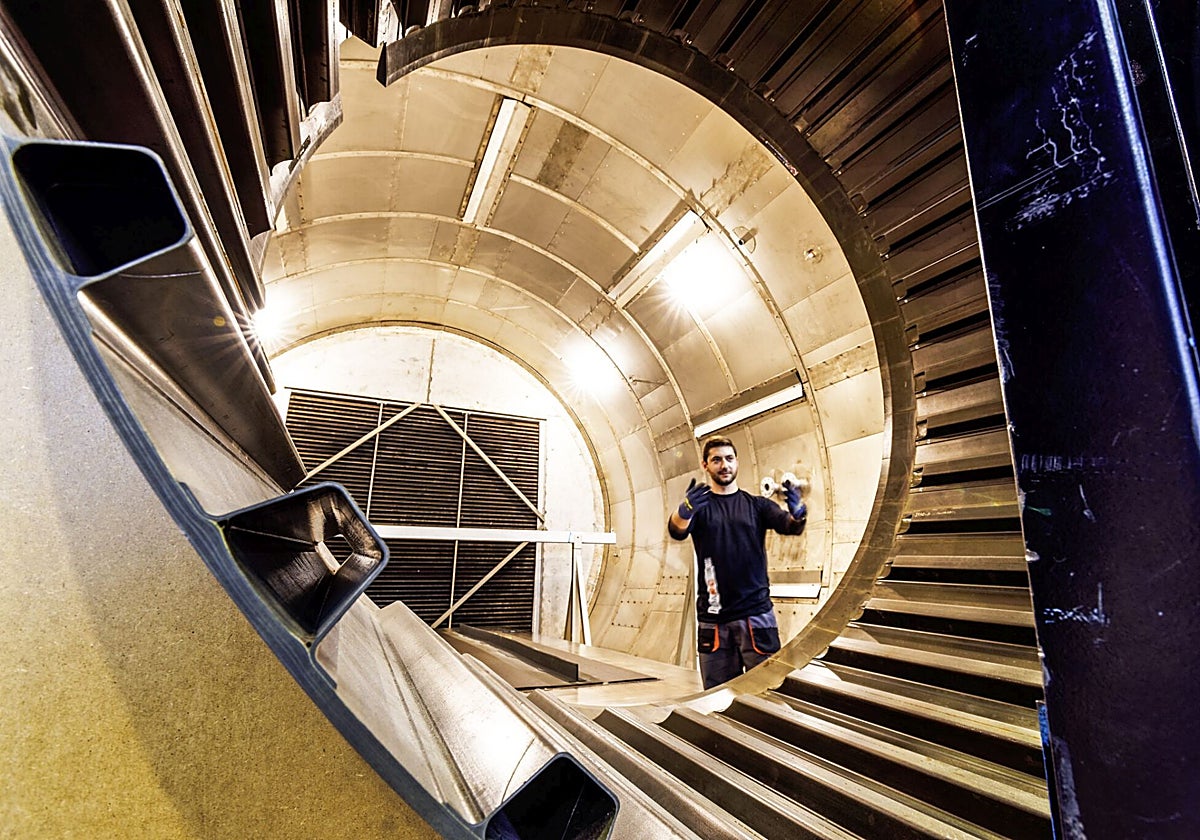 Un trabajador de Fidamc en las instalaciones de la firma en una imagen de archivo