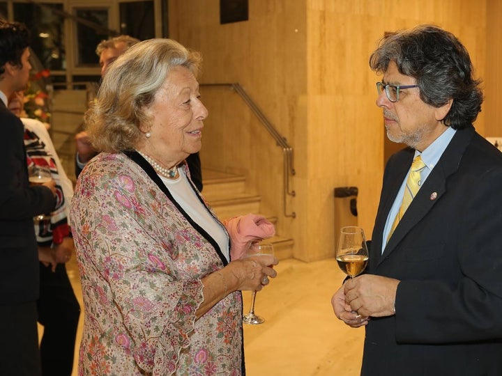 Enriqueta Vila y Fernando Iwasaki