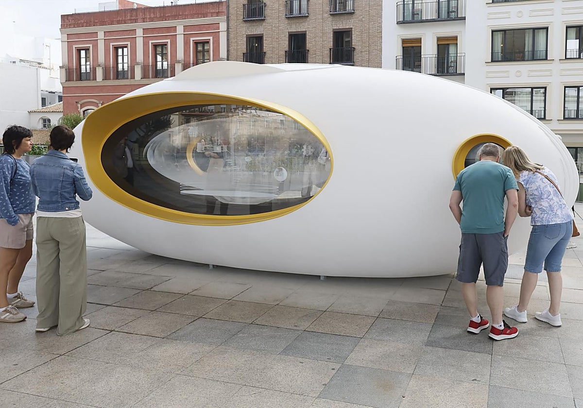 La escultura dedicada a Antonio Machado, este viernes en Las Setas de Sevilla