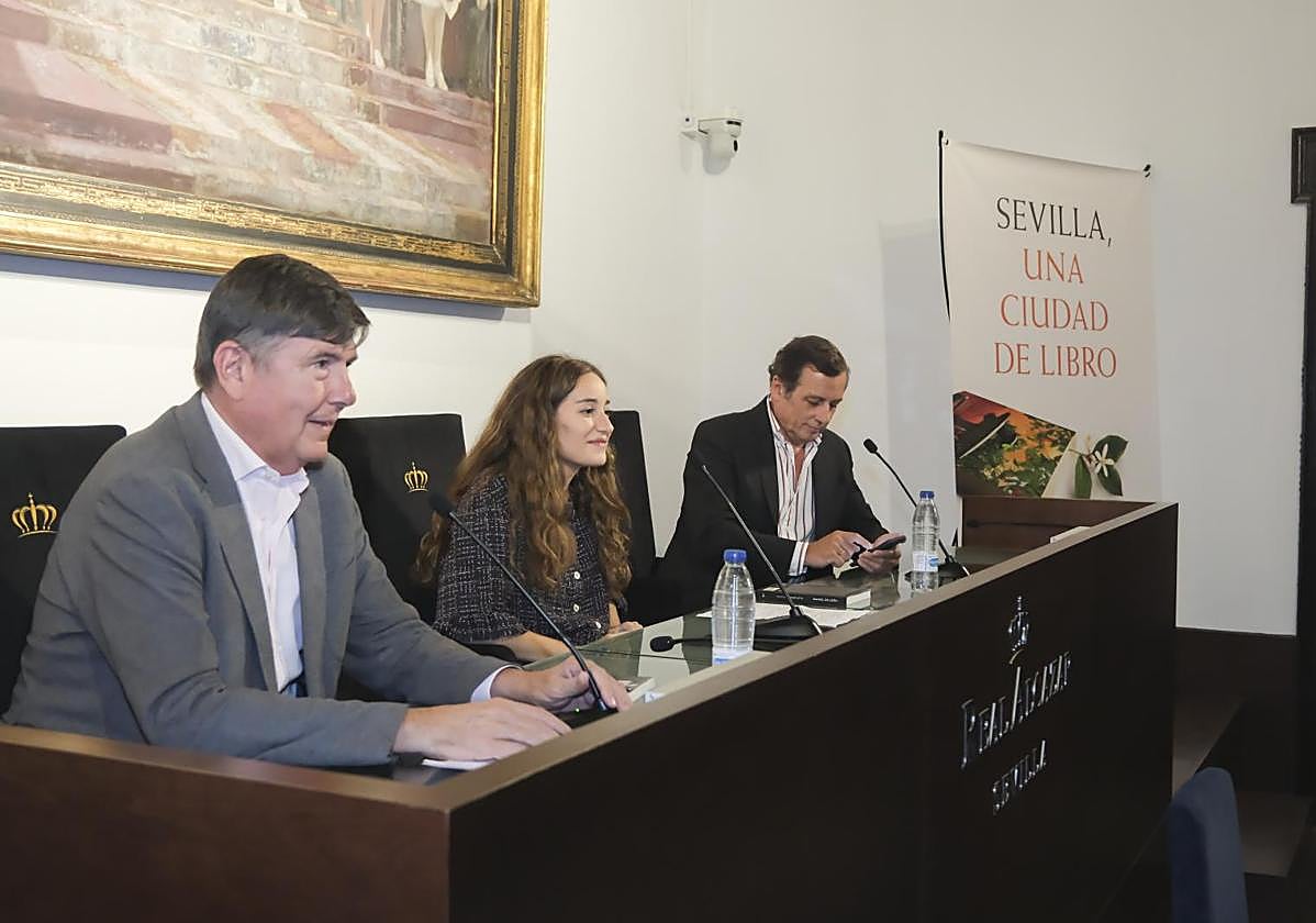 Manuel Pimentel, Reyes de León y Feliciano Pérez durante la presentación en Sevilla de la poesía completa de Rafael de León