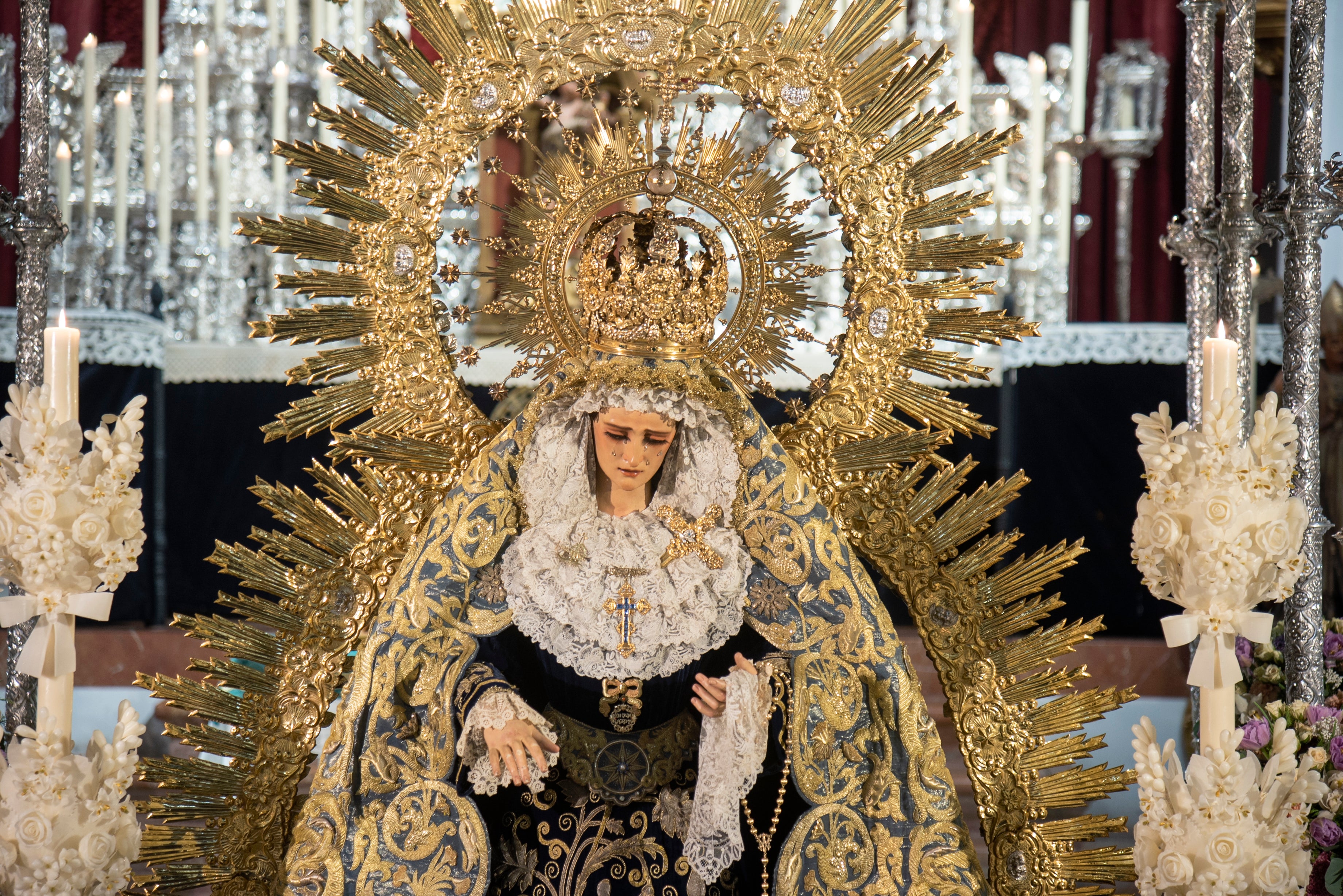 La Virgen de las Lágrimas en su besamanos
