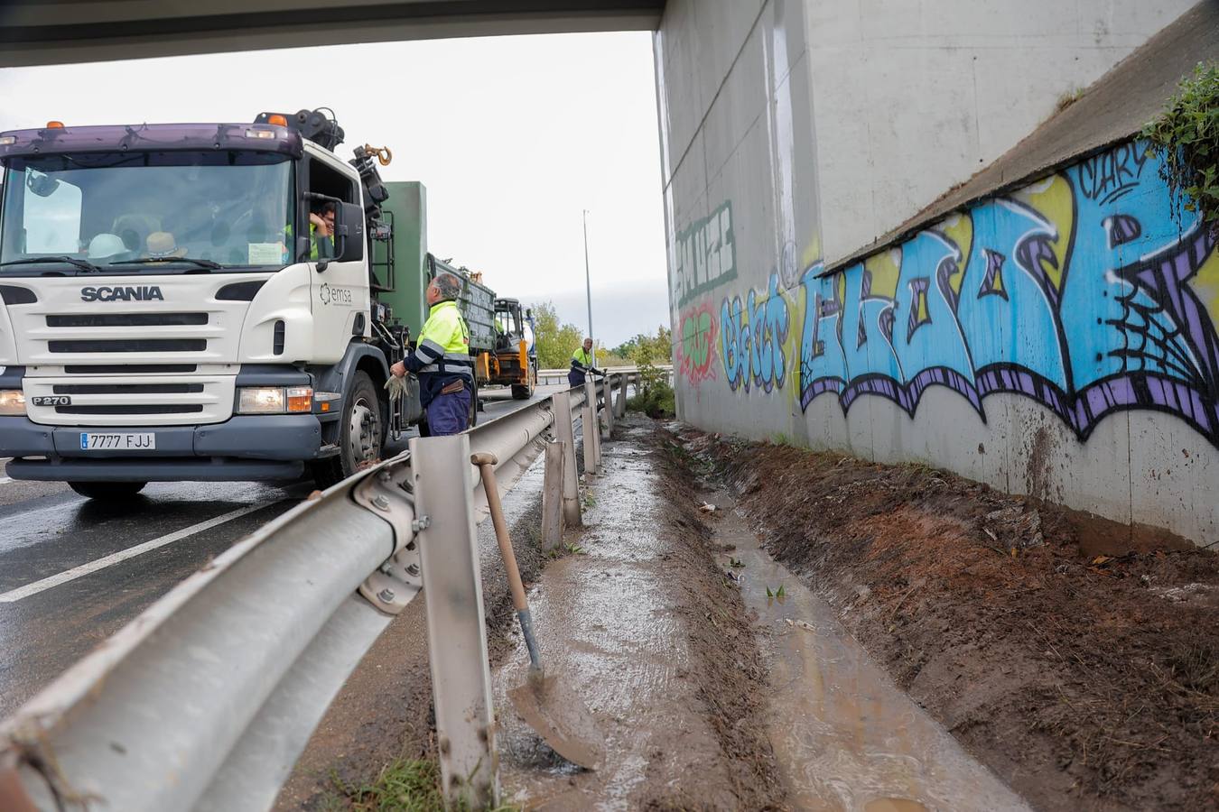 El agua ha obligado a cortar el tráfico en la zona durante varias horas