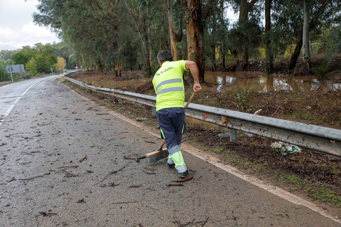 El agua ha obligado a cortar el tráfico en la zona durante varias horas