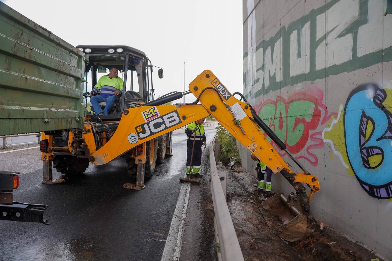 El agua ha obligado a cortar el tráfico en la zona durante varias horas