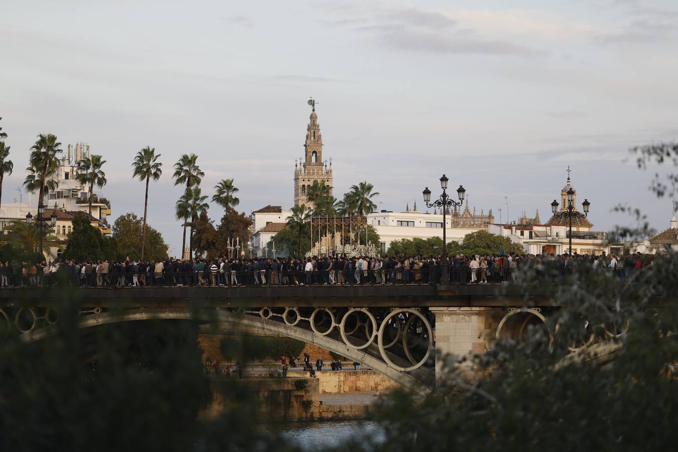 La Estrella ha estado en todo momento acompañada de una multitud de fieles