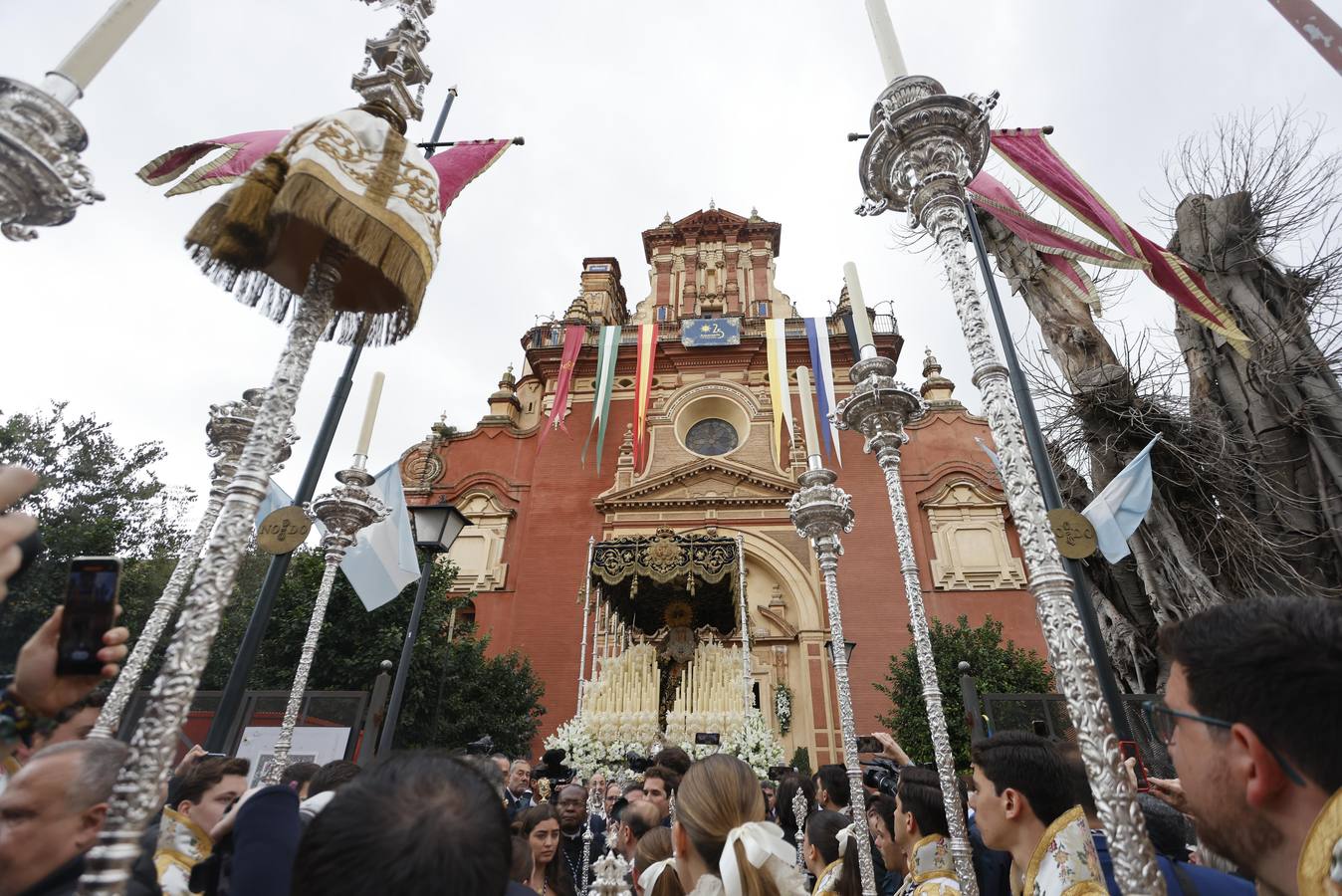 La Estrella ha estado en todo momento acompañada de una multitud de fieles