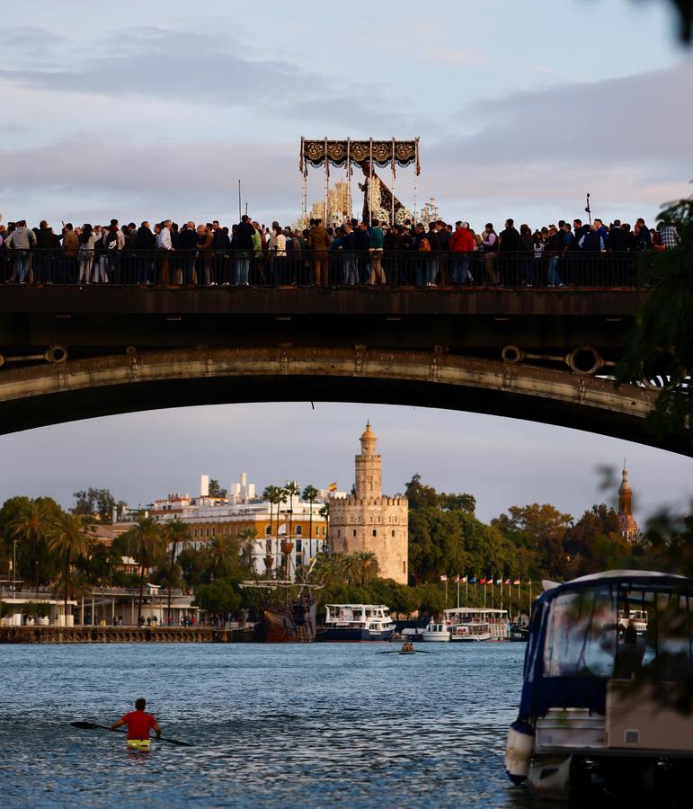 La Estrella ha estado en todo momento acompañada de una multitud de fieles