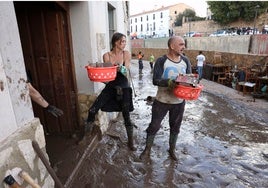 Sevilla se solidariza con los afectados por la DANA y manda alimentos y agua embotellada