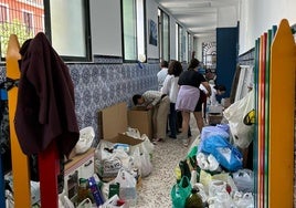 Tres tráileres repletos de alimentos y materiales parten hacia Valencia gracias a una iniciativa de la Hermandad de la Patrona de Los Palacios