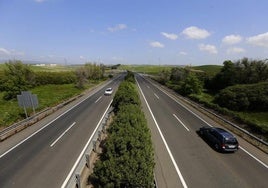 La paran en un control en Écija por usar el móvil al volante y superaba seis veces la tasa de alcoholemia