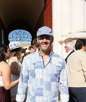 Imagen secundaria 2 - En la imagen superior José Manuel Soto, abajo a la izquierda Consuelo, durante una actuación y a la derecha Paco Candela en la Puerta del Príncipe  