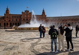 El Ayuntamiento defiende que cobrar por la Plaza de España de Sevilla no es «privatizar como hizo el PSOE con las Setas»