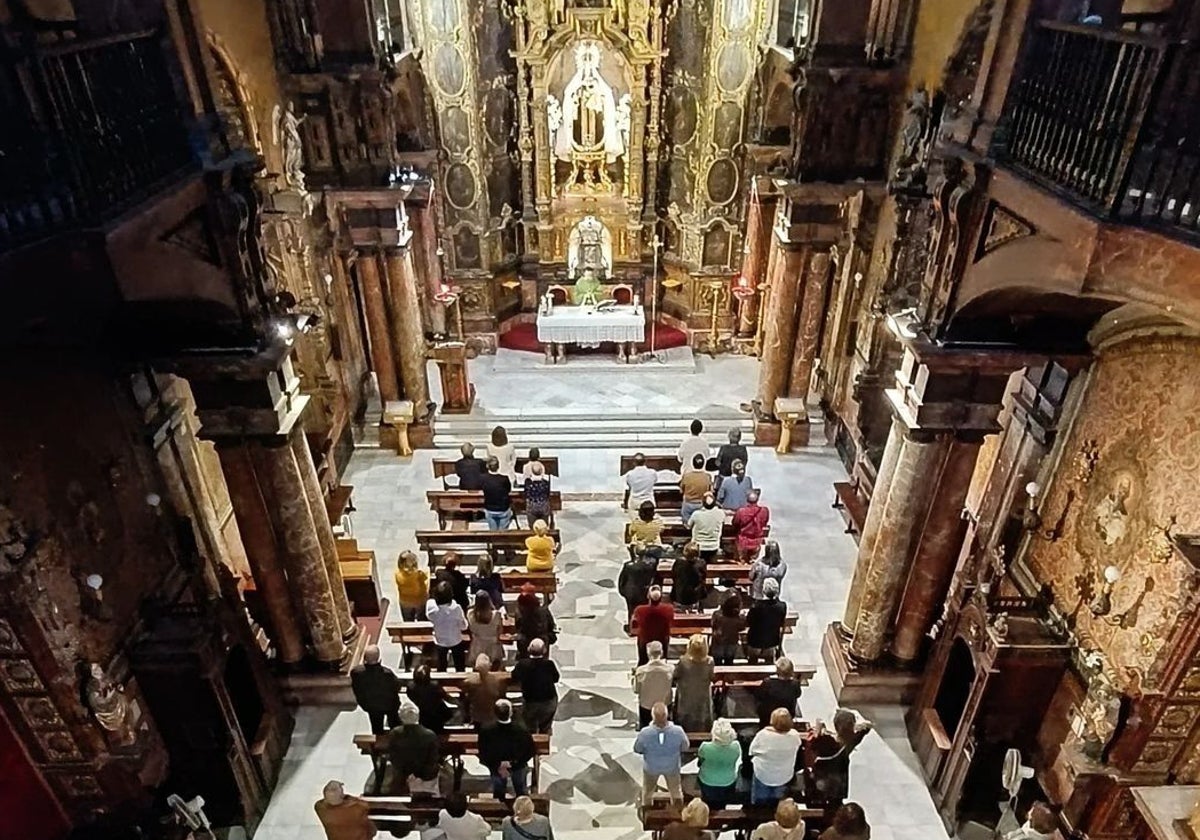 Misa con música gregoriana en la iglesia del Buen Suceso de Sevilla