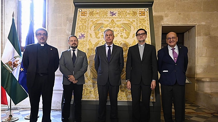 Acto de presentación de la nueva tumbilla de la Virgen de los Reyes