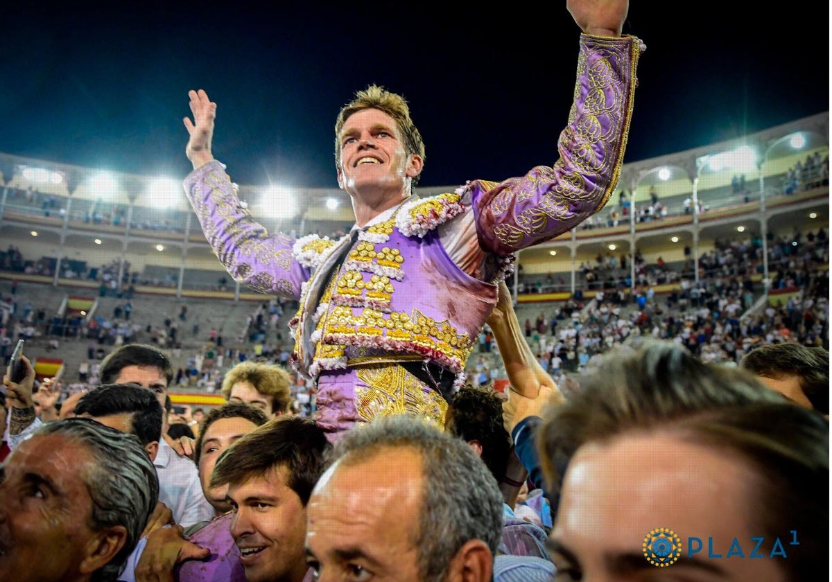 Fernando Oliva Murube lleva a hombros a Borja Jiménez en su primera puerta grande de Las Ventas en la Feria de Otoño de 2023