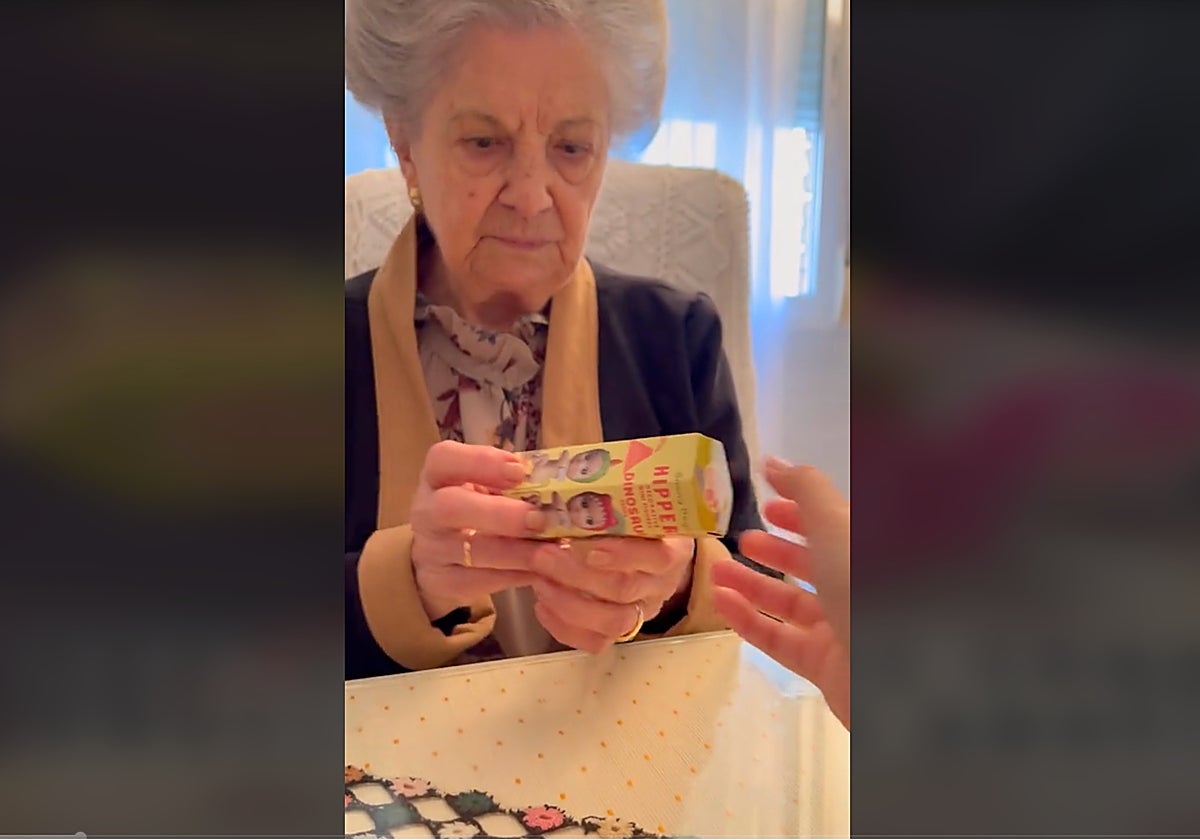 Guadalupe Fideña, la 'Abuela de Dragones', reaccionando a los Sonny Angels