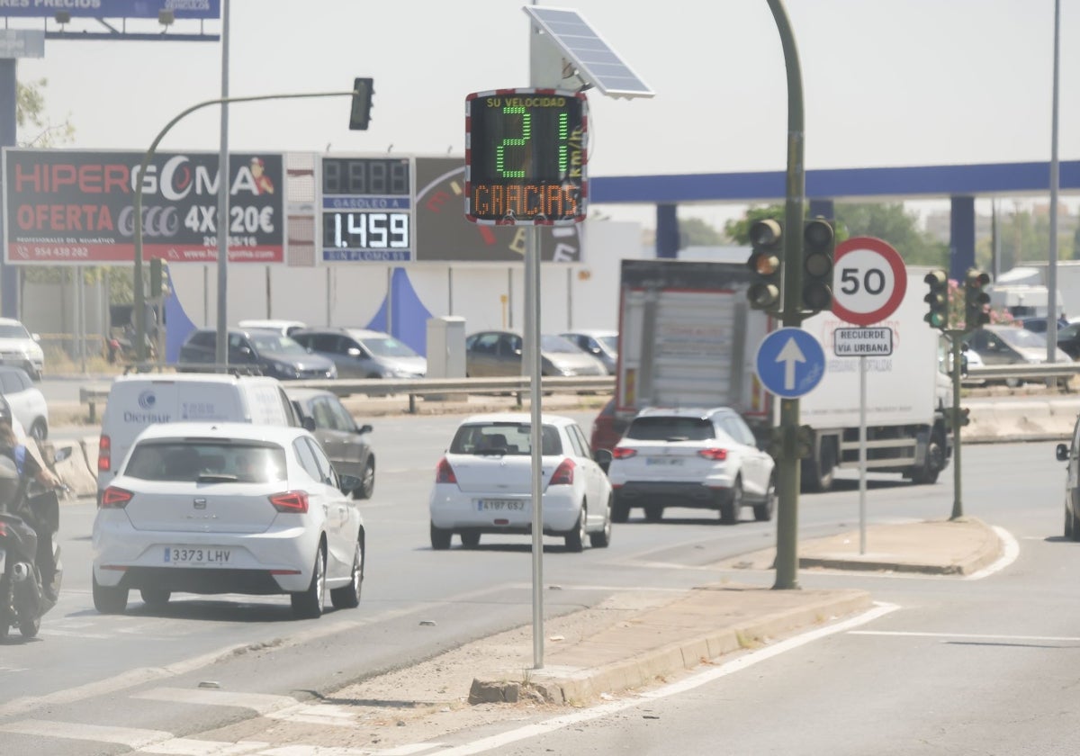 Tráfico en la Ronda Urbana Norte, entre el Parque de Miraflores y la Gota de Leche