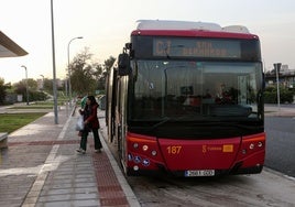 Una sola línea de autobús con pocas paradas para la Ciudad de la Justicia en Sevilla