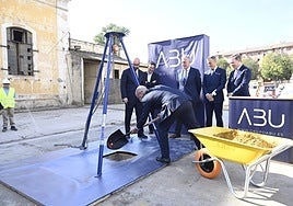 José Luis Sanz coloca la primera piedra del nuevo barrio de lujo en la antigua Fábrica de Artillería de Sevilla
