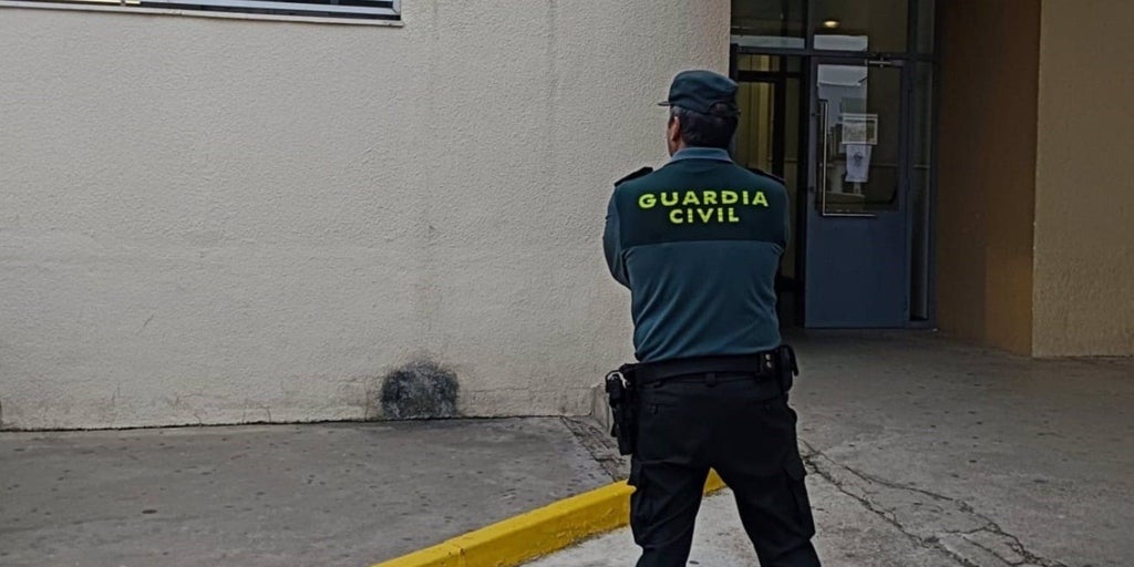 Acude al centro de salud de Cantillana y acaba robando un portátil