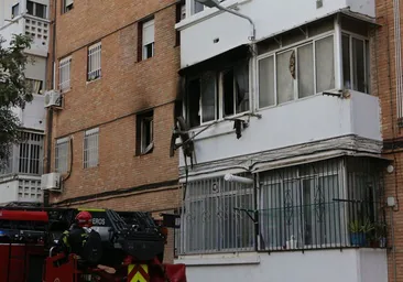 Un incendio en un piso del Polígono de San Pablo de Sevilla deja cinco heridos por quemaduras e inhalación de humos