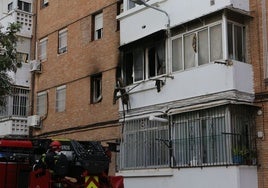 Ascienden a nueve las personas heridas por el incendio en un piso del Polígono de San Pablo de Sevilla