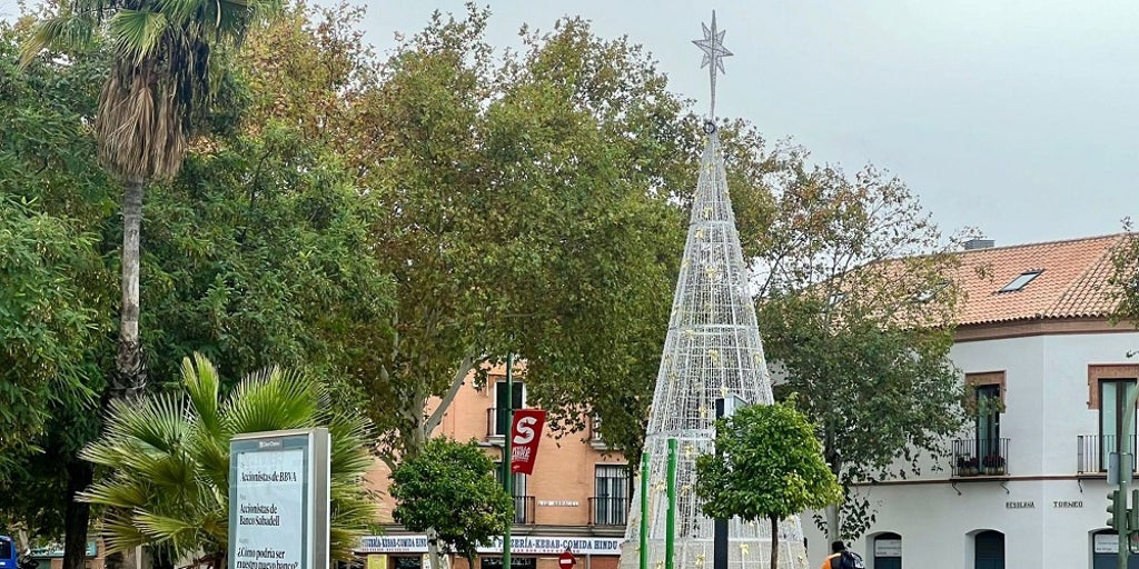 El árbol De Navidad Retirado De La Basílica De La Macarena De Sevilla 