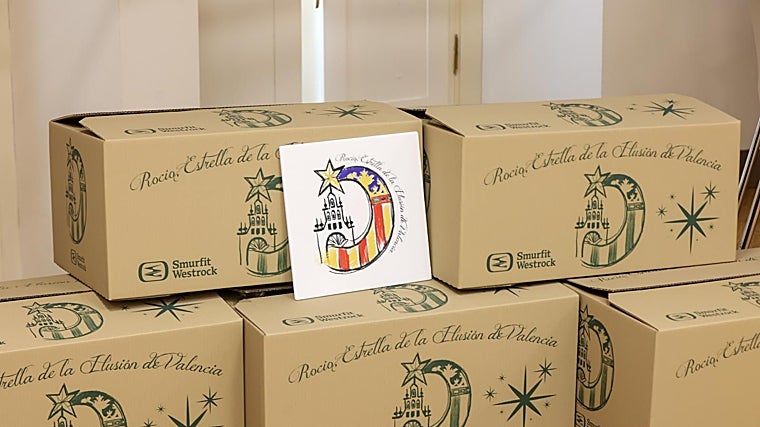 Prototipos de las cajas en las que irán los juguetes a Valencia