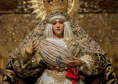 Imagen secundaria 1 - La Esperanza de Triana, la primera imagen preparada para la procesión Magna de Sevilla